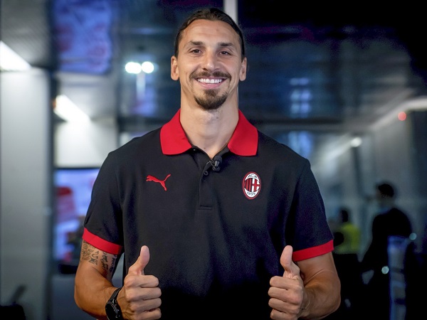 Ibrahimovic gia hạn hợp đồng với AC Milan ở tuổi 38