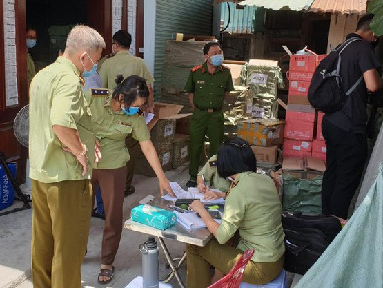 Phát hiện kho chứa 80.000 khẩu trang Trung Quốc ở Sài Gòn