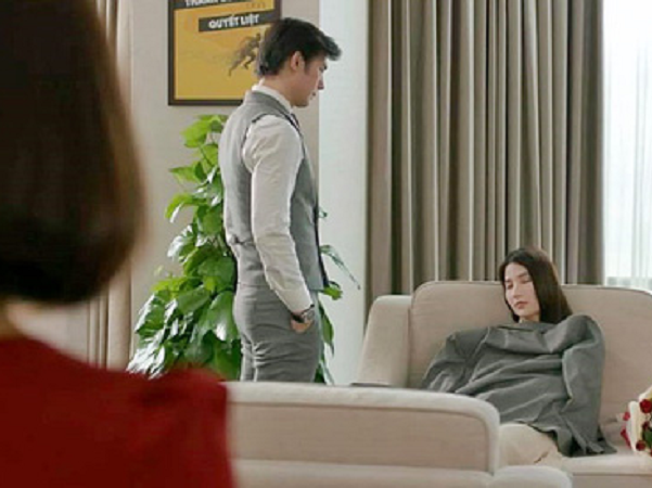 Tình yêu và tham vọng tập 52: Đau lòng nhìn Minh chăm sóc Linh, Tuệ Lâm khóc nghẹn rời Việt Nam không lời từ biệt