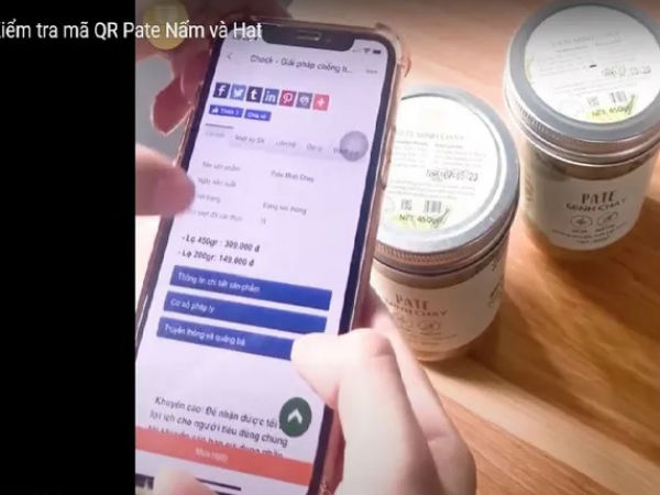 Pate Minh Chay được một số người mua để biếu tặng, cúng dường