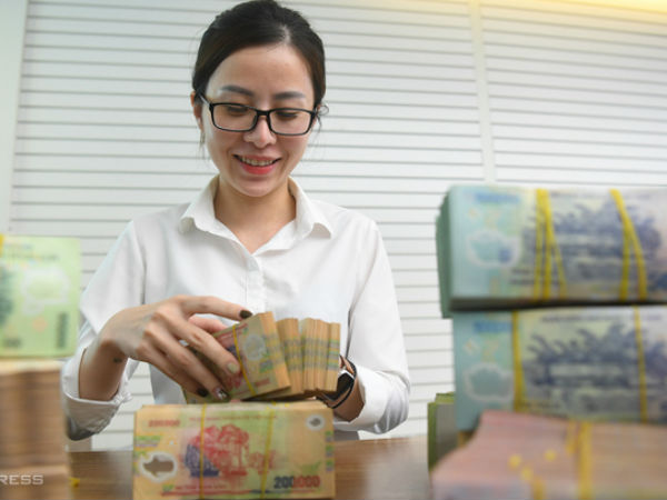 Ồ ạt tuyển dụng mảng bán bảo hiểm qua ngân hàng