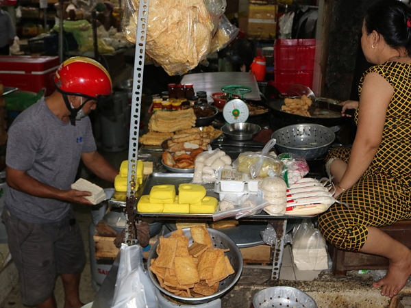 Tràn lan đồ chay không nhãn mác