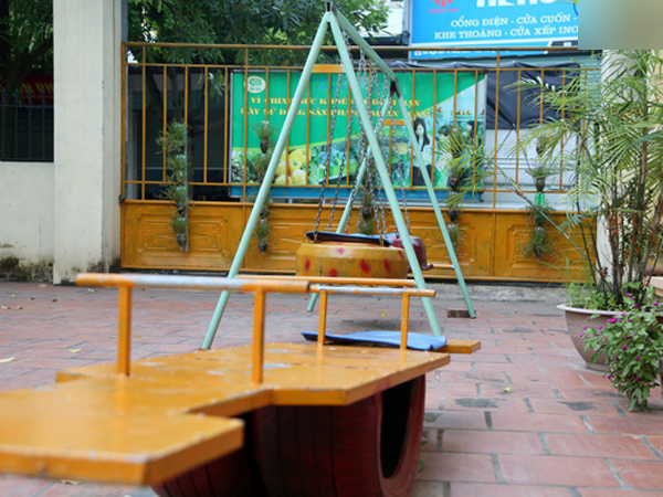 Hà Nội: Đồ phế liệu được tái chế làm khu thư giãn của người lớn, vui chơi miễn phí cho trẻ nhỏ