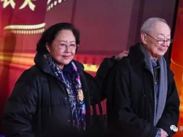 'Võ Tắc Thiên' Tư Cầm Cao Oa: Sau 2 đời chồng vẫn gặp được soái ca si tình, yêu bất chấp