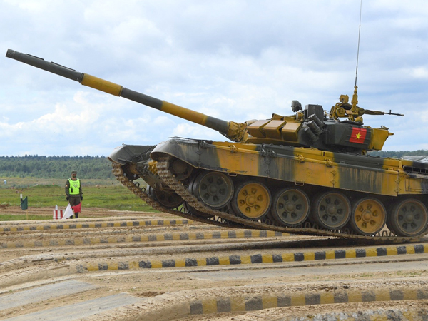 Đội Việt Nam vào chung kết Tank Biathlon 2020