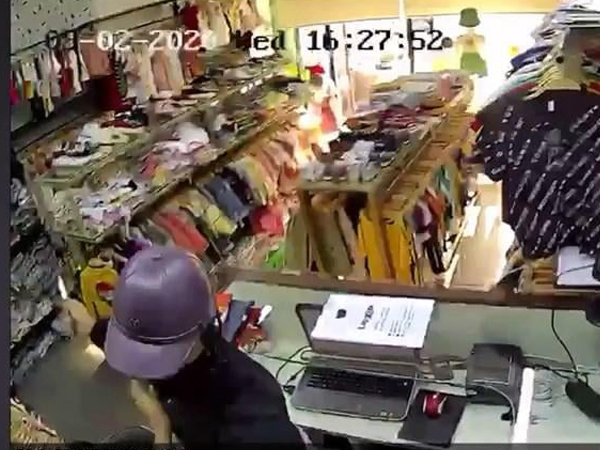 Thanh niên vào shop đồ trẻ em ở Thủ Đức táo tợn đâm nhân viên, cướp tài sản