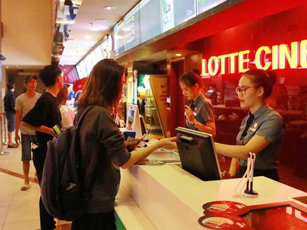 TP.HCM đề xuất hỗ trợ nhân viên rạp phim, quán bar, người giữ xe…
