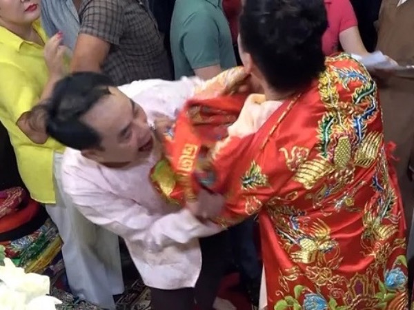 Vụ thầy đồng đánh cô đồng tại Phủ Dầy: Khởi tố vụ án hình sự