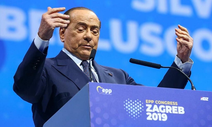 Cựu thủ tướng Italy Berlusconi nhập viện vì Covid-19