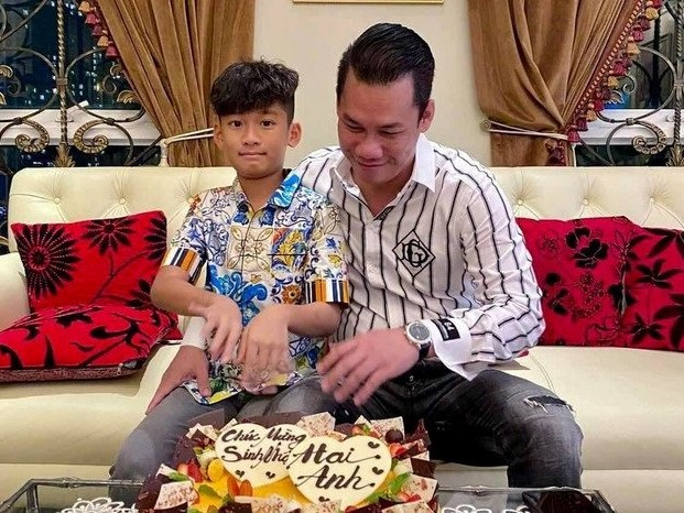 Chồng Lệ Quyên cùng con trai đón sinh nhật, dấy lên tin đồn hôn nhân tan vỡ