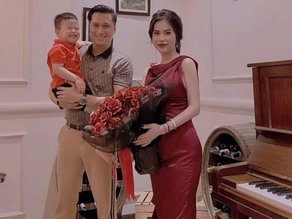Diễn viên Việt Anh và vợ cũ đi ăn tình cảm, kỉ niệm 1 năm rưỡi ly hôn