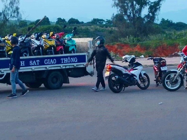 Công an vây bắt hơn 40 thanh, thiếu niên đua xe trái phép