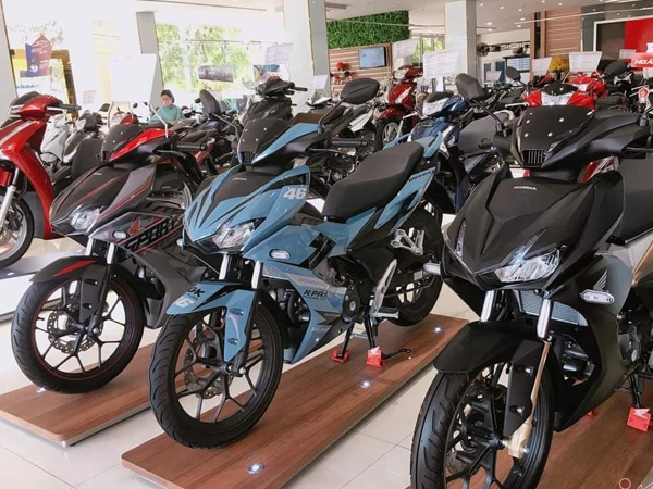 Xe máy ồ ạt giảm giá, riêng hàng hiếm SH 2019 vẫn chênh 50 triệu
