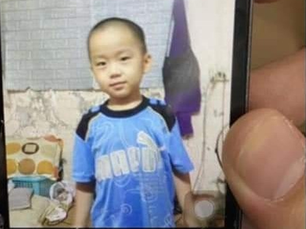 Hà Nội: Bé trai đang chơi với bà trong nhà mất tích bí ẩn chỉ sau vài phút, gia đình cầu cứu cộng đồng mạng