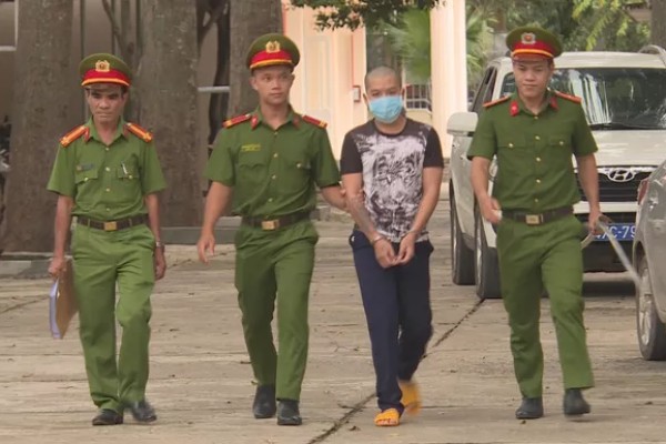 Khởi tố đối tượng chém cậu trọng thương vì mâu thuẫn trên bàn nhậu