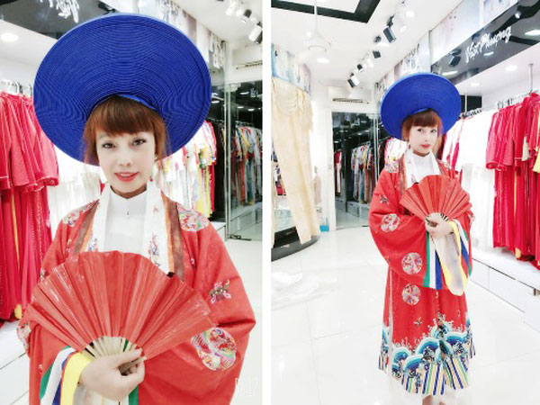 Cô dâu 63 tuổi kỷ niệm 2 năm lấy chồng trẻ, diện cổ phục tiết lộ sẽ có bộ ảnh chụp ở một nơi 'để đời'