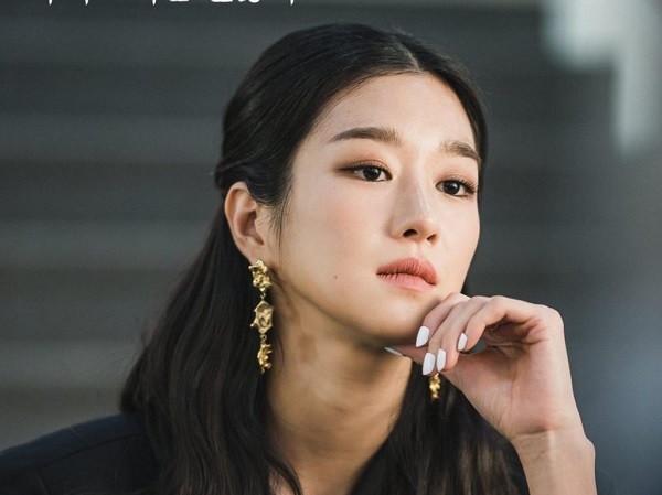Hóa ra là do makeup giống Jisoo mà Seo Ye Ji mới có màn thăng hạng nhan sắc ngỡ ngàng đến vậy