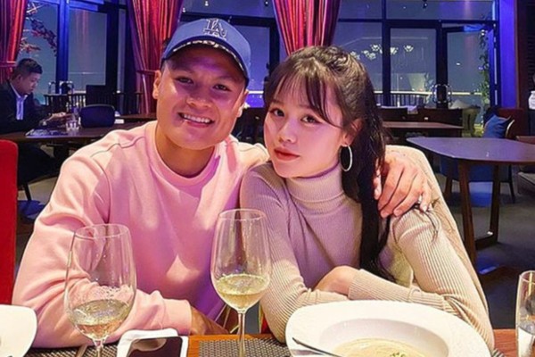Trước 'vợ yêu' Huỳnh Anh, Quang Hải cũng từng gọi Nhật Lê và cô chủ tiệm nail là vợ