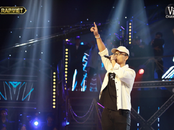 Rap Việt: Anh Tú The Voice làm sống lại hit Đôi Mắt khiến BinZ rơi lệ cúi đầu bái phục, khán giả nhớ Wanbi Tuấn Anh