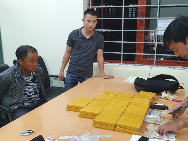 Thay đổi lộ trình để trốn tránh, đối tượng mang theo 40 bánh heroin vẫn bị bắt giữ