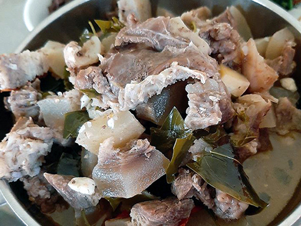 Loại rau mọc hoang giá 100 nghìn/kg được bà nội trợ săn lùng