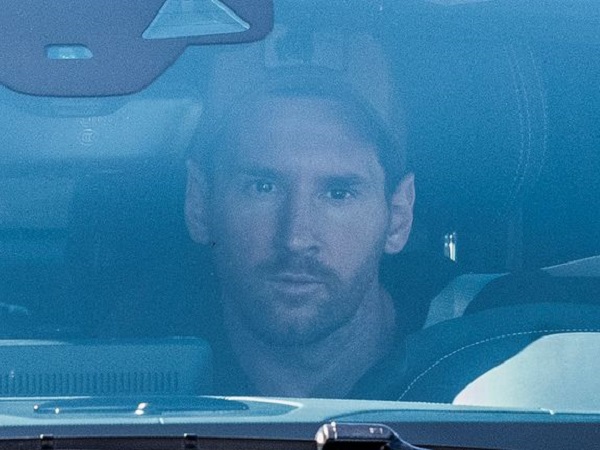 Messi trở lại sân tập Barca, nhưng không được tập chung với đồng đội