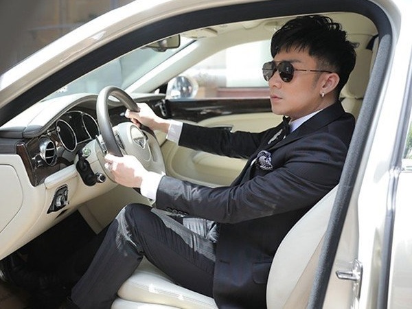 Bóc giá siêu xe Bentley Mulsanne Quang Hà lái đến buổi ra mắt MV khiến fan trầm trồ