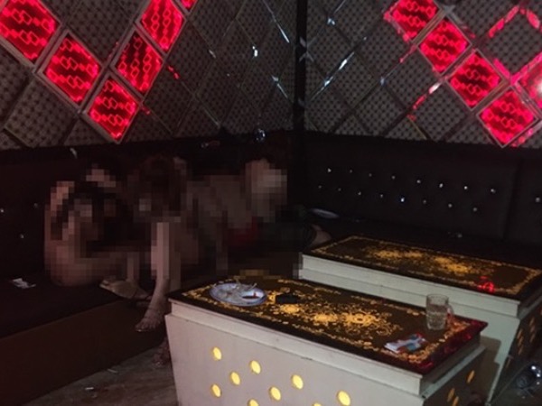 Đồng Nai: Phát hiện nhiều tiếp viên nữ nhảy thoát y với khách bên trong quán karaoke Dòng Đời