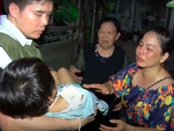 Khởi tố vụ án bố đẻ bạo hành dã man con gái 6 tuổi ở Bắc Ninh, bắt tạm giam người tình của bố