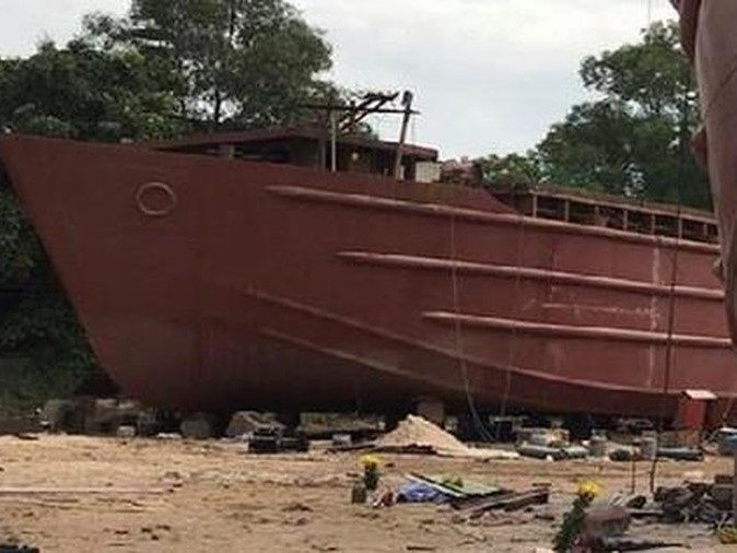 Thi thể người văng xa 20m sau tiếng nổ lớn tại xưởng đóng tàu