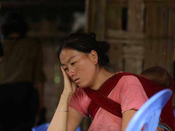 Nỗi đau của người mẹ câm vừa mất con gái đầu 2 năm trước vì bệnh máu trắng, nay con thứ 2 lại bị cổng trường đè tử vong