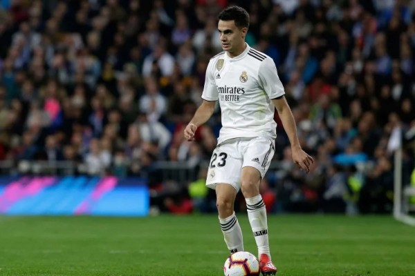 Man United tạm dừng việc mua hậu vệ của Real Madrid vì điều khoản bất lợi