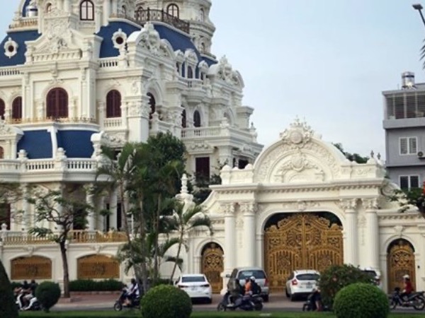 Biệt thự trăm tỷ của đại gia Ngô Văn Phát: Có sân đậu trực thăng, trang bị âm thanh, ánh sáng như trường quay