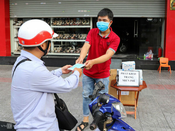 Đà Nẵng cho tắm biển, mở cửa hàng ăn uống