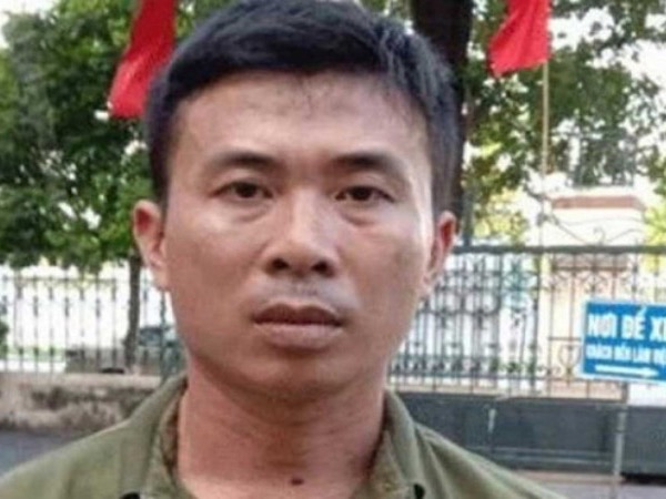 Bị dừng xe kiểm tra, tài xế taxi dù vờ dừng lại rồi lao thẳng vào trung úy CSGT