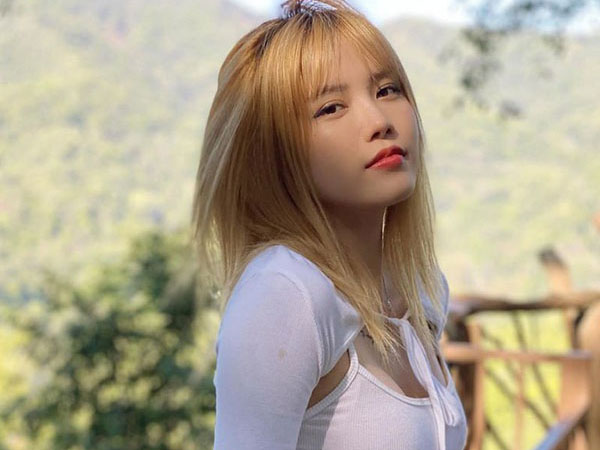 Thiều Bảo Trâm bất ngờ đăng ảnh để lộ dòng chữ 'Trâm yêu Tùng' nhưng lại xóa đi trong tích tắc