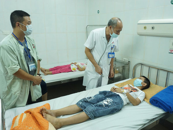 Nguyên nhân ban đầu vụ ngộ độc thực phẩm khiến 51 học sinh cùng trường đau bụng, nôn trớ