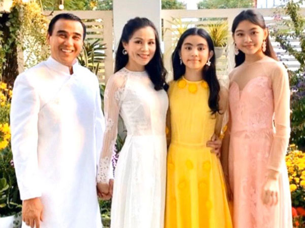 Kỷ niệm 15 năm yêu nhau, MC Quyền Linh khoe ảnh gia đình hạnh phúc kèm tâm thư gửi bà xã khiến dân tình xuýt xoa ngưỡng mộ