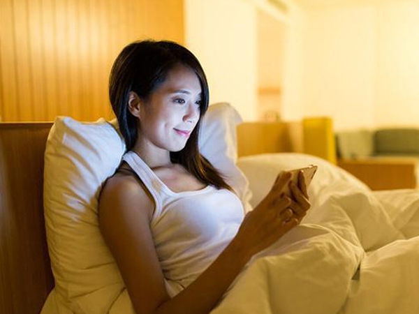 Một thói quen trước khi ngủ gây đủ loại bệnh