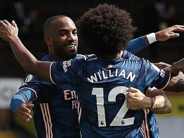 Arsenal thắng lớn ở Ngoại hạng Anh