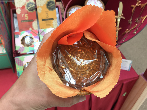 Bánh trung thu 'nhà giàu' tại Sài Gòn