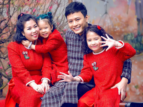 Đời thực viên mãn của 'người tình màn ảnh' Hồng Diễm: Vợ vừa tâm lý vừa giàu có, con cái thông minh ngoan ngoãn
