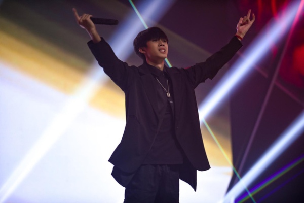King of Rap tập 6: Nhật Hoàng 'lột xác' với 'Bánh trôi nước', đánh bại đối thủ nặng ký ở bảng A