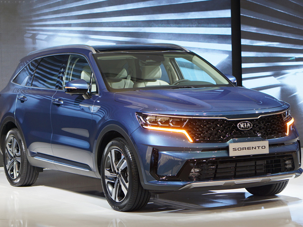 Kia Sorento 2021 ra mắt Việt Nam: Giá từ hơn 1 tỷ đồng, phủ đầu Fortuner, Santa Fe