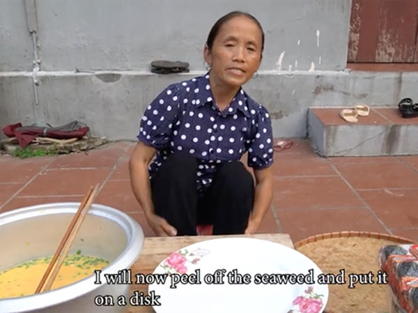 Chiều lòng fans ngoại quốc, Bà Tân Vlog còn làm phụ đề clip bằng tiếng Anh đây này!