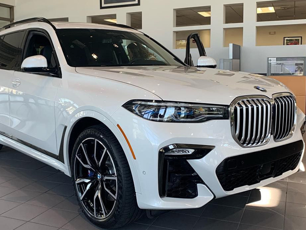 BMW X7 nhập tư hạ giá sốc: Rẻ hơn nửa tỷ đồng so với xe chính hãng, làm khó Lexus LX 570