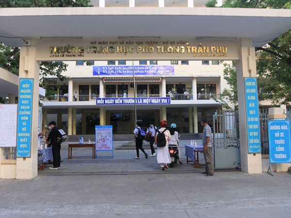 Ngày đầu học sinh Đà Nẵng đi học lại sau giãn cách xã hội theo phương châm '5K'