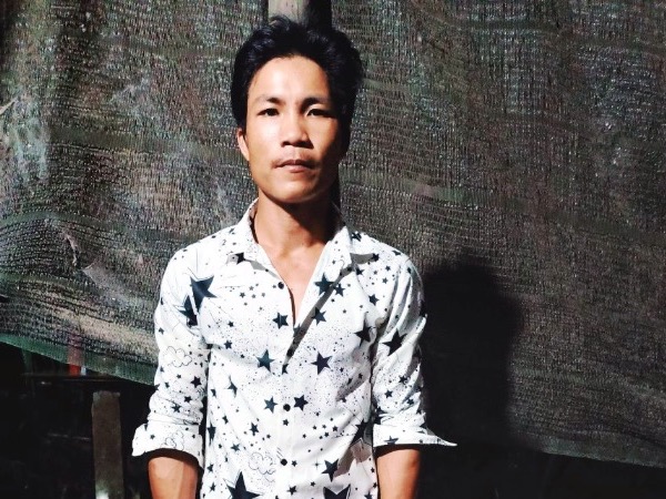 Say bia, con trai đổ xăng đốt cha