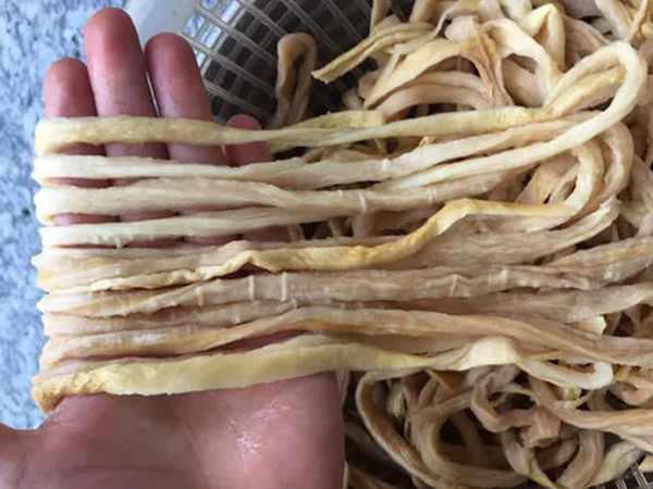 Củ cải khô 'cháy hàng' khi giao mùa