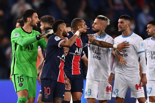 Hậu vệ Marseille bị dọa giết sau khi có mâu thuẫn với Neymar